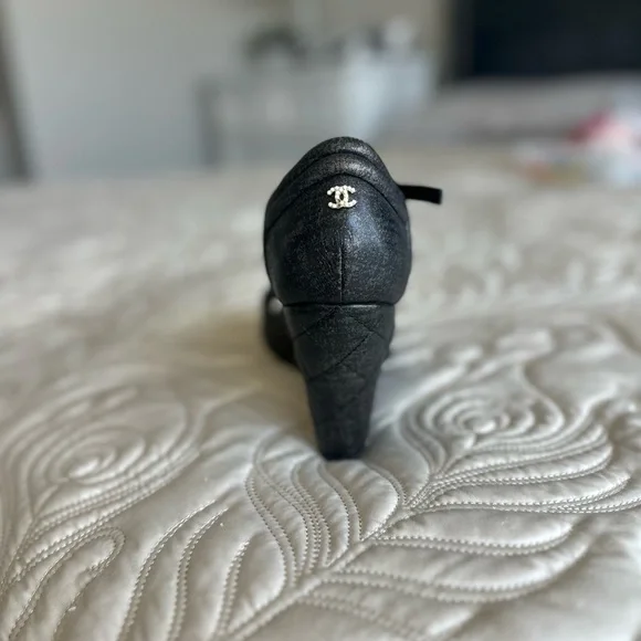 CHANEL Black w/ Dark Bronze wedge sandals EU39.5 - Picture 3 of 9